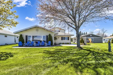118 Canal Dr, Prudenville, MI 48651