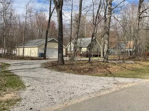 Exterior - 139 Heritage Way, Roscommon, MI 48653 photo 2 of 6