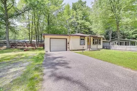 113 Birchwood Ave, Prudenville, MI 48651