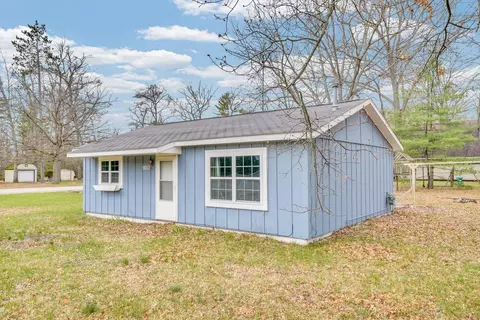 9757 N Cut Rd, Roscommon, MI 48653