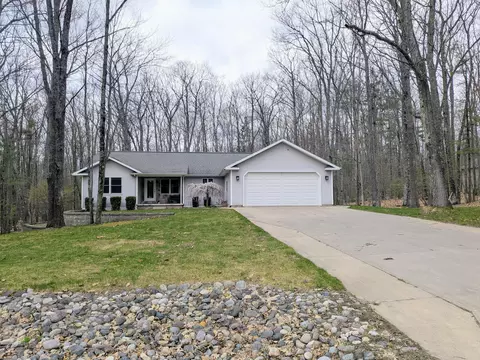 11860 Crossing Deer Ct, Roscommon, MI 48653