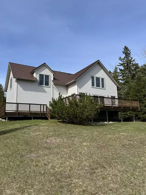 198 Graham Ave, St. Ignace, MI 49781