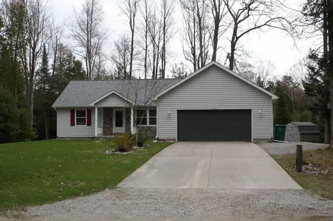 7612 Huntington Dr, Oscoda, MI 48750