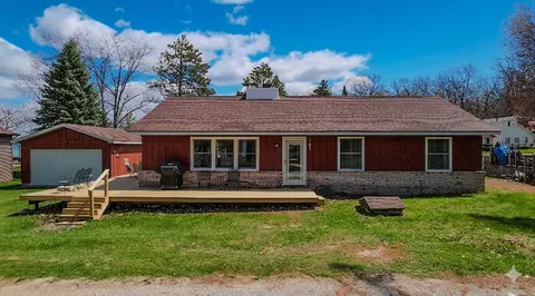 105 Jays Dr, Roscommon, MI 48653