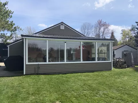 9326 Elizabeth Rd, Houghton Lake, MI 48629