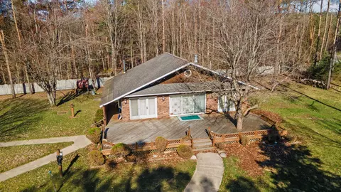 2322 E Hathaway Rd, Harbor Springs, MI 49740