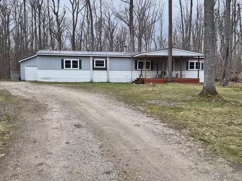 Exterior - 11611 Sherwood Dr, Frederic, MI 49733 photo 1 of 10