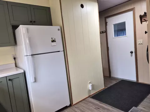 Kitchen - 11611 Sherwood Dr, Frederic, MI 49733 photo 5 of 6