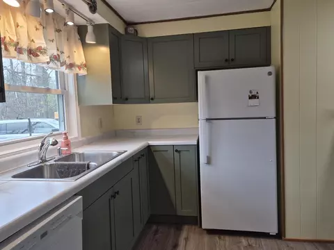 Kitchen - 11611 Sherwood Dr, Frederic, MI 49733 photo 4 of 6