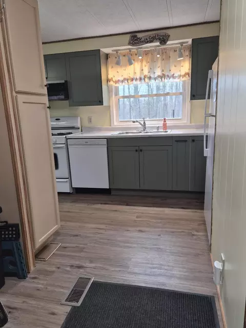 Kitchen - 11611 Sherwood Dr, Frederic, MI 49733 photo 6 of 6