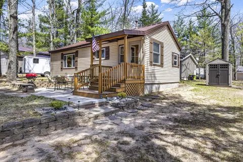 328 Grouse Trl, Roscommon, MI 48653