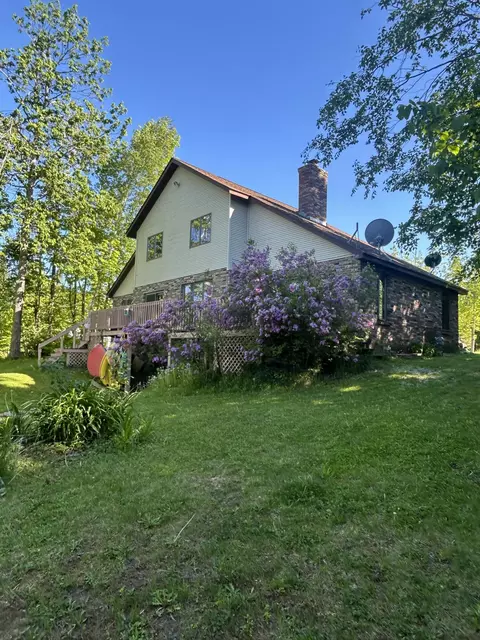 5180 Hiawatha Dr, Cheboygan, MI 49721