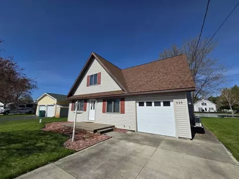 423 Iroquois Ave, Prudenville, MI 48651