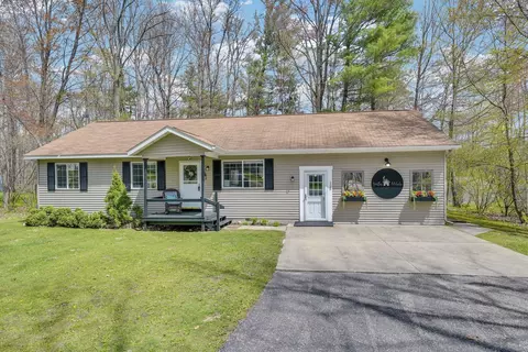 125 Whitebirch Dr, Houghton Lake, MI 48629