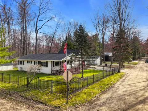 Exterior - 144 Canton St, Roscommon, MI 48653 photo 2 of 8
