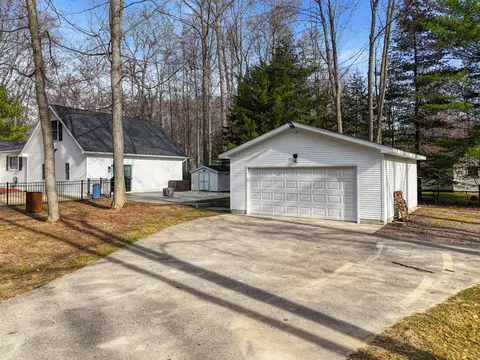 Exterior - 144 Canton St, Roscommon, MI 48653 photo 3 of 8