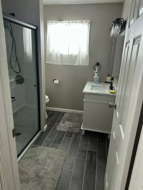 Bath - 144 Canton St, Roscommon, MI 48653 photo 2 of 5