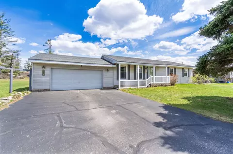 809 Pine Briar Ln, Gaylord, MI 49735