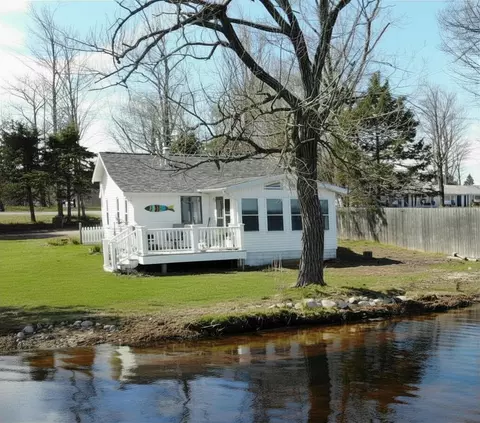 6398 Paradise Trl, Carp Lake, MI 49718