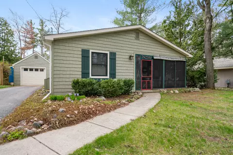 6515 South Ave, Indian River, MI 49749