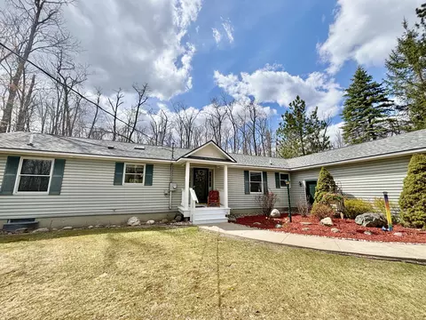 5817 Hillside Dr, Lewiston, MI 49756
