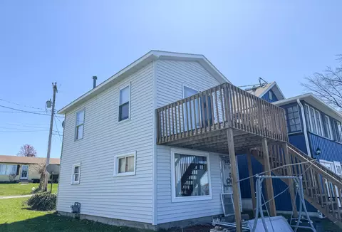 301 Sanford Ave, Houghton Lake, MI 48629
