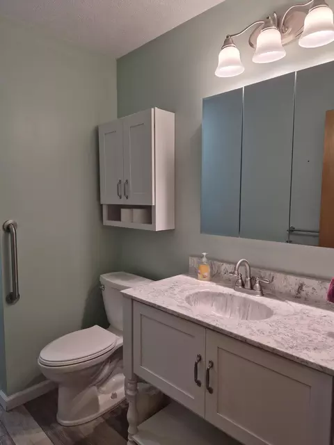 Bath - 1799 S Stephan Bridge Rd, Grayling, MI 49738 photo 3 of 10