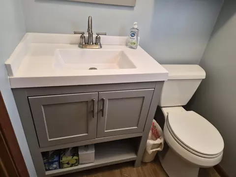 Bath - 1799 S Stephan Bridge Rd, Grayling, MI 49738 photo 2 of 10