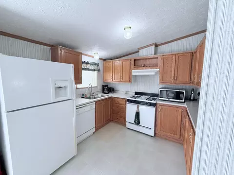 Kitchen - 9518 Greenway Dr, Frederic, MI 49733 photo 2 of 4