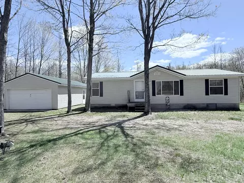 9518 Greenway Dr, Frederic, MI 49733