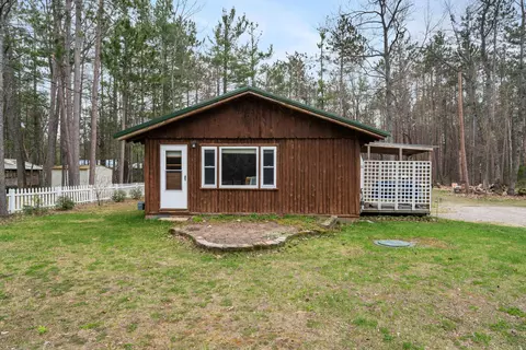 1962 E Devereaux Lake Rd, Indian River, MI 49749