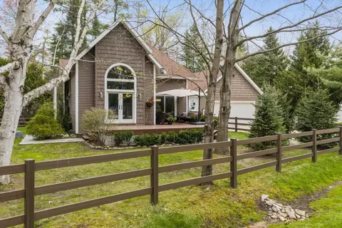 6330 Oakley Ave, Indian River, MI 49749