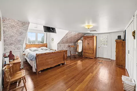 Bedroom - 6987 E Beaverton Rd, Clare, MI 48617 photo 3 of 4