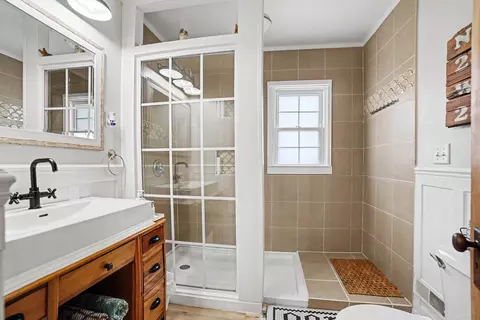 Bath - 6987 E Beaverton Rd, Clare, MI 48617 photo 1 of 3