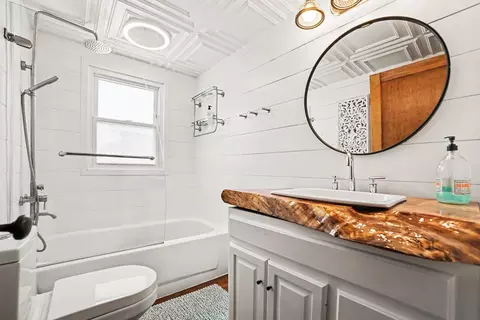 Bath - 6987 E Beaverton Rd, Clare, MI 48617 photo 2 of 3
