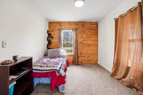 Bedroom - 6987 E Beaverton Rd, Clare, MI 48617 photo 1 of 4