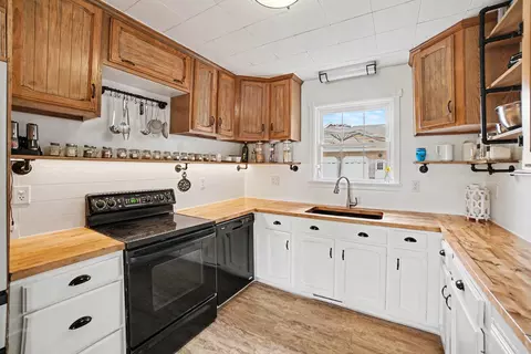 Kitchen - 6987 E Beaverton Rd, Clare, MI 48617 photo 1 of 2