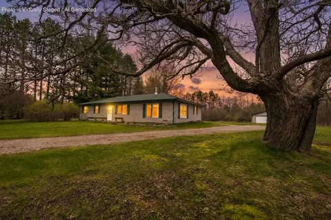 1190 Meadow Rd, Tawas City, MI 48763