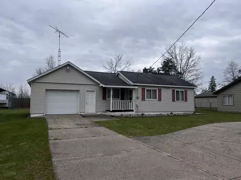 10170 Pinewood Rd, Saint Helen, MI 48656
