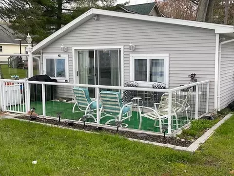 7709 E Houghton Lake Dr, Houghton Lake, MI 48629