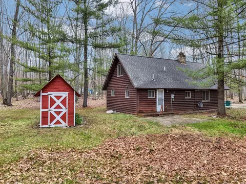 Exterior - 4100 W School Rd, Roscommon, MI 48653 photo 7 of 8
