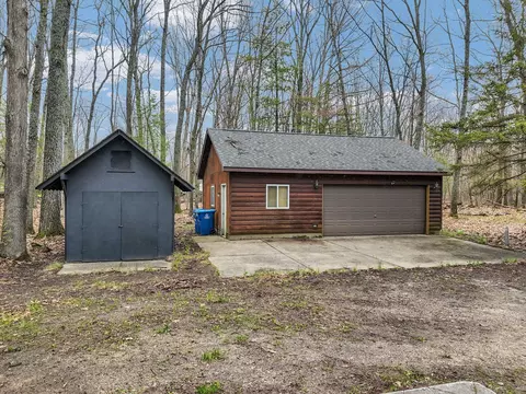 Exterior - 4100 W School Rd, Roscommon, MI 48653 photo 5 of 8