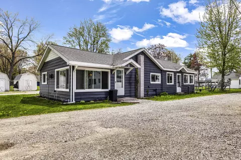 7697 E Houghton Lake Dr, Houghton Lake, MI 48629