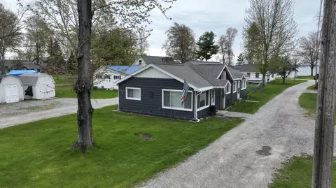 7697 E Houghton Lake Dr, Houghton Lake, MI 48629