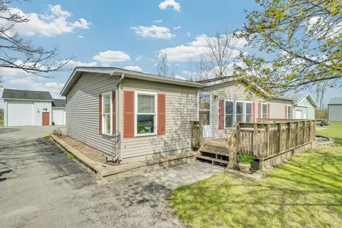 11789 W Shore Dr, Houghton Lake, MI 48629