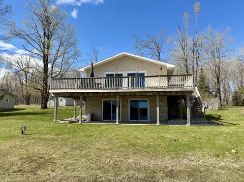 4616 Hiawatha Dr, Cheboygan, MI 49721