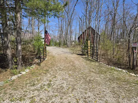 6428 Honey Ln, Johannesburg, MI 49751