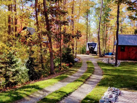 6428 Honey Ln, Johannesburg, MI 49751