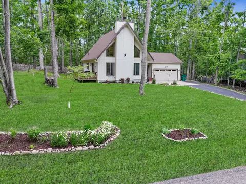 944 Snowmoon Ct, Gaylord, MI 49735