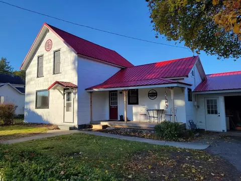 324 Cleveland Ave, Cheboygan, MI 49721